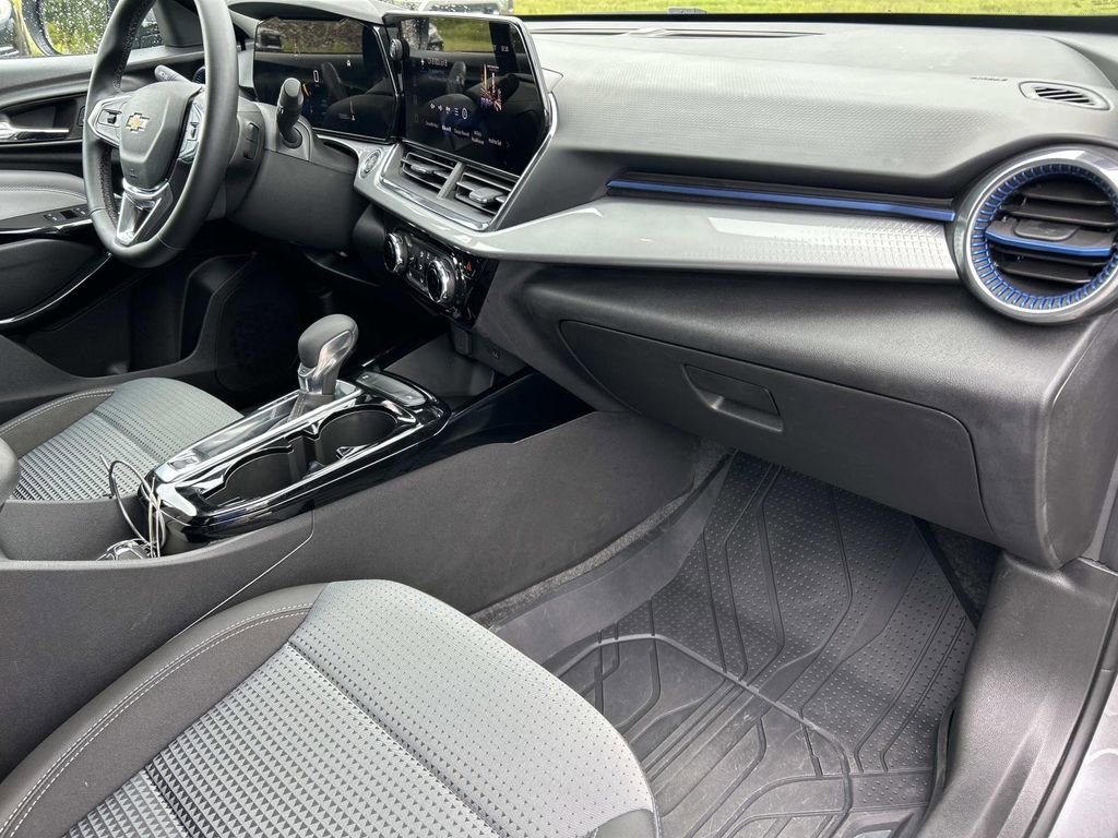 Used 2025 Sterling Gray Metallic Chevrolet LT image 22