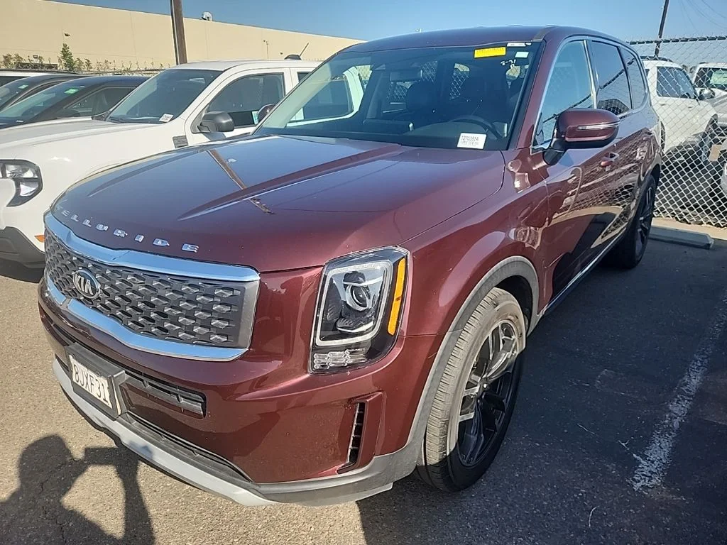 Used 2020 Purple Kia LX image 3