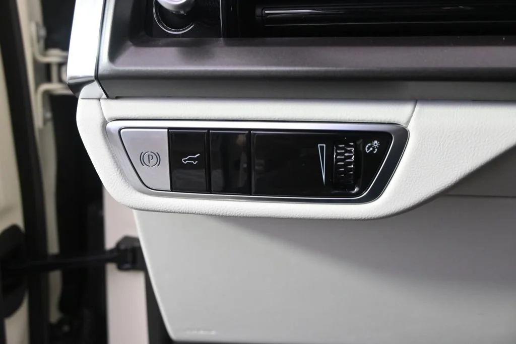 2027 Cadillac VISTIQ Sport - Photo 24