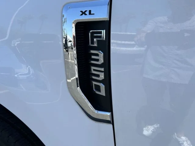 Used 2019 White Ford XL image 30