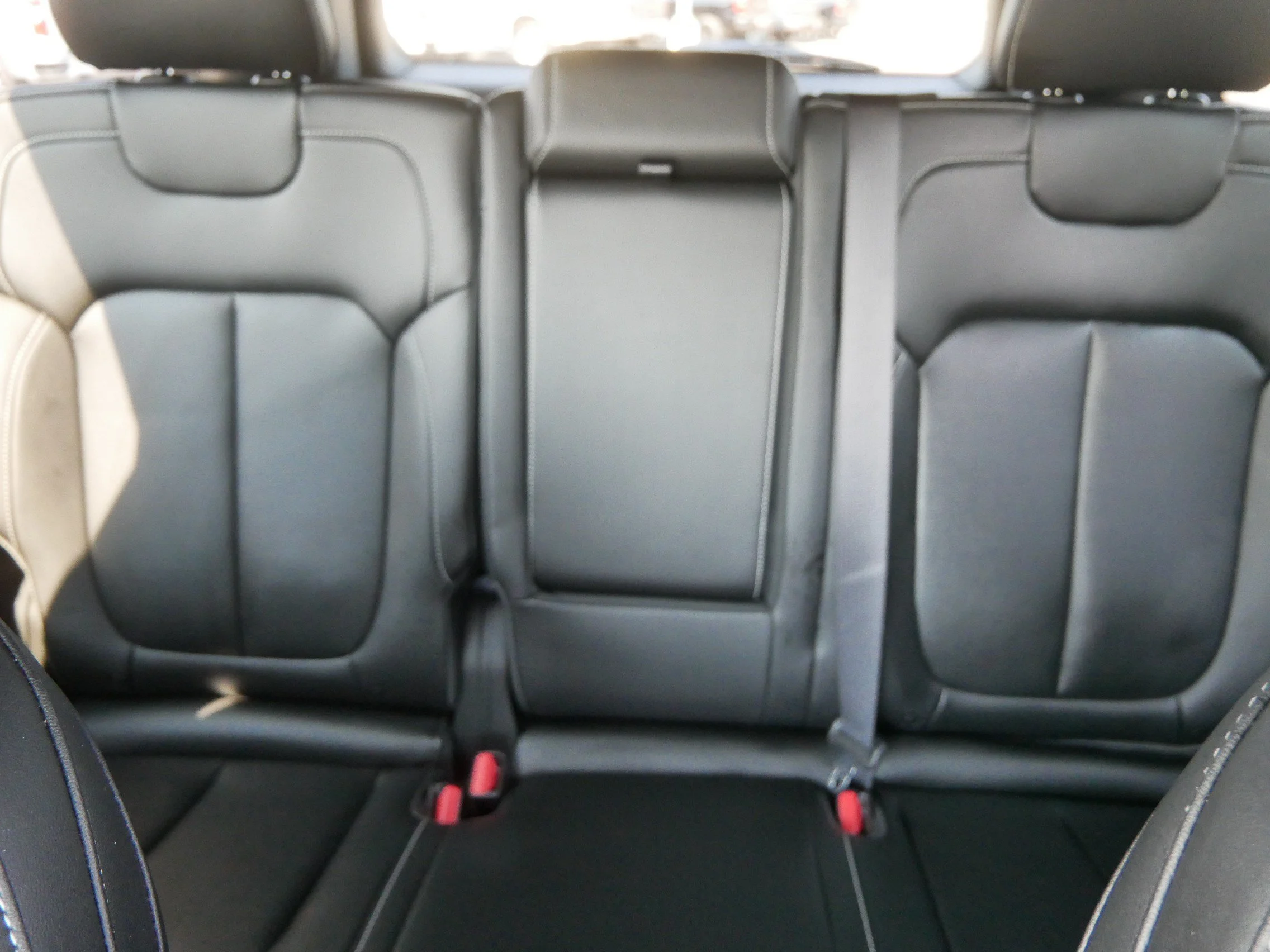 Used 2025 Diamond Black Crystal Pearlcoat Jeep Limited image 13