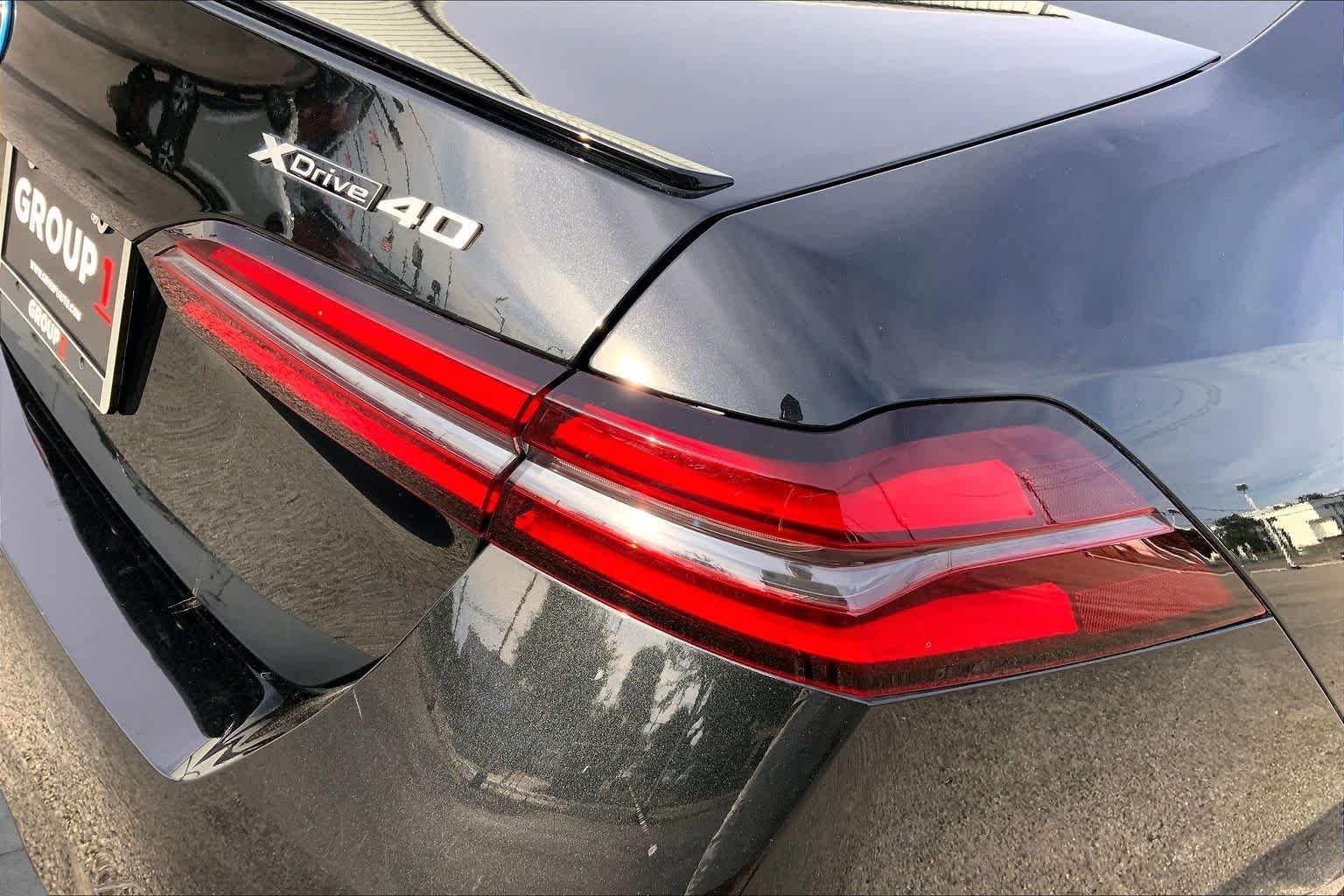 Used 2026 Black Sapphire Metallic BMW xDrive40 image 27