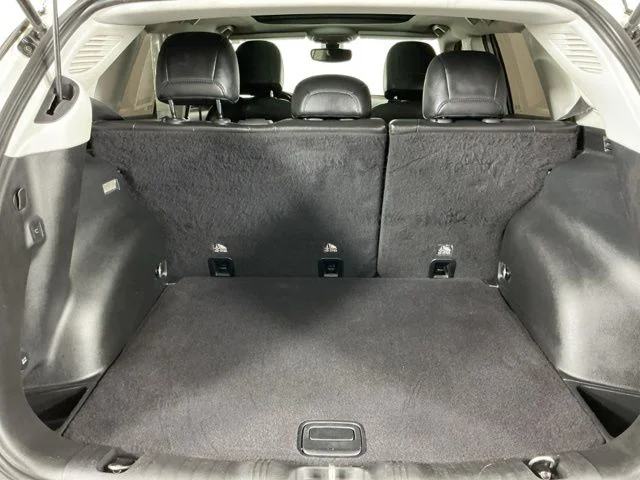 Used 2018 White Clearcoat Jeep Trailhawk image 28