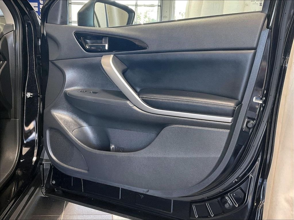 Used 2024 Silver Mitsubishi SE image 12