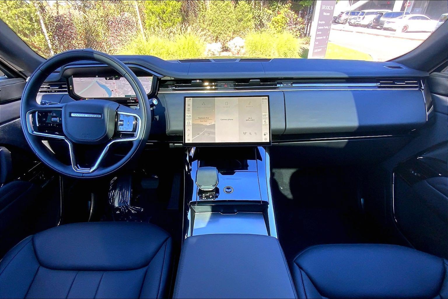 New 2027 Santorini Black Land Rover  SE P360 image 5