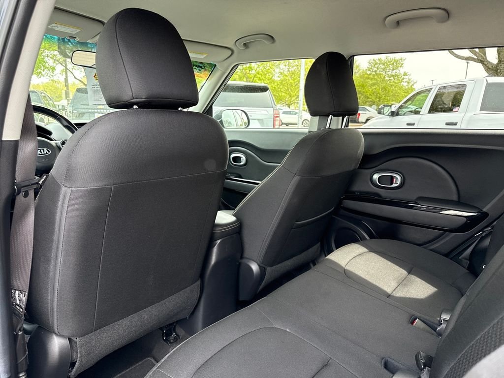 Used 2015 Blue Kia Plus image 19