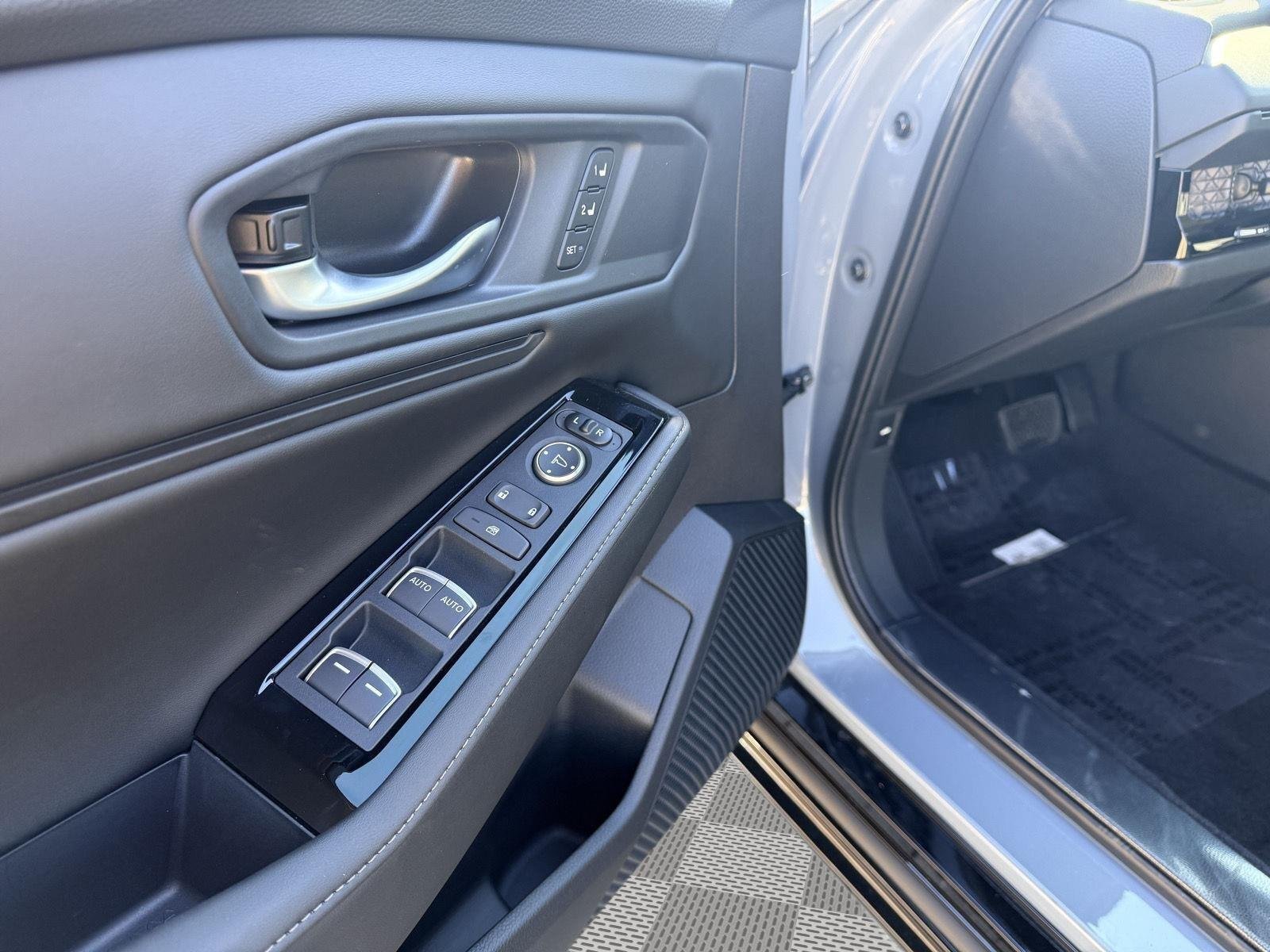 New 2026 Urban Gray Pearl Honda Touring image 17