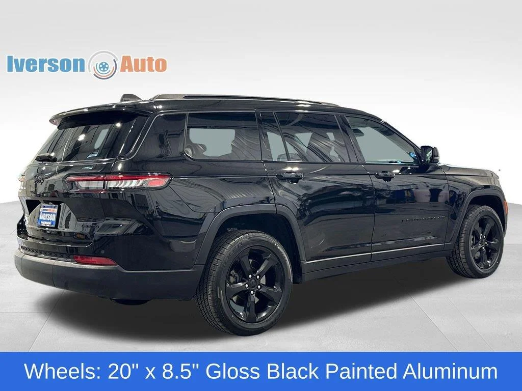 Used 2023 Diamond Black Crystal Pearlcoat Jeep Limited image 9