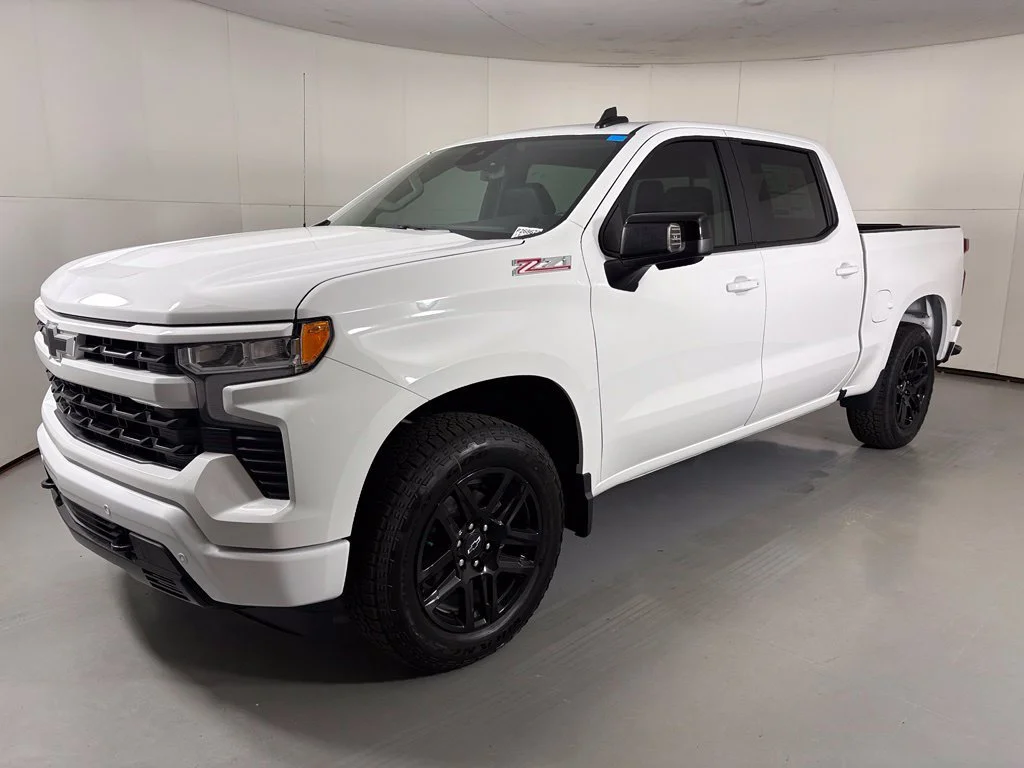 New 2026 Summit White Chevrolet RST image 5
