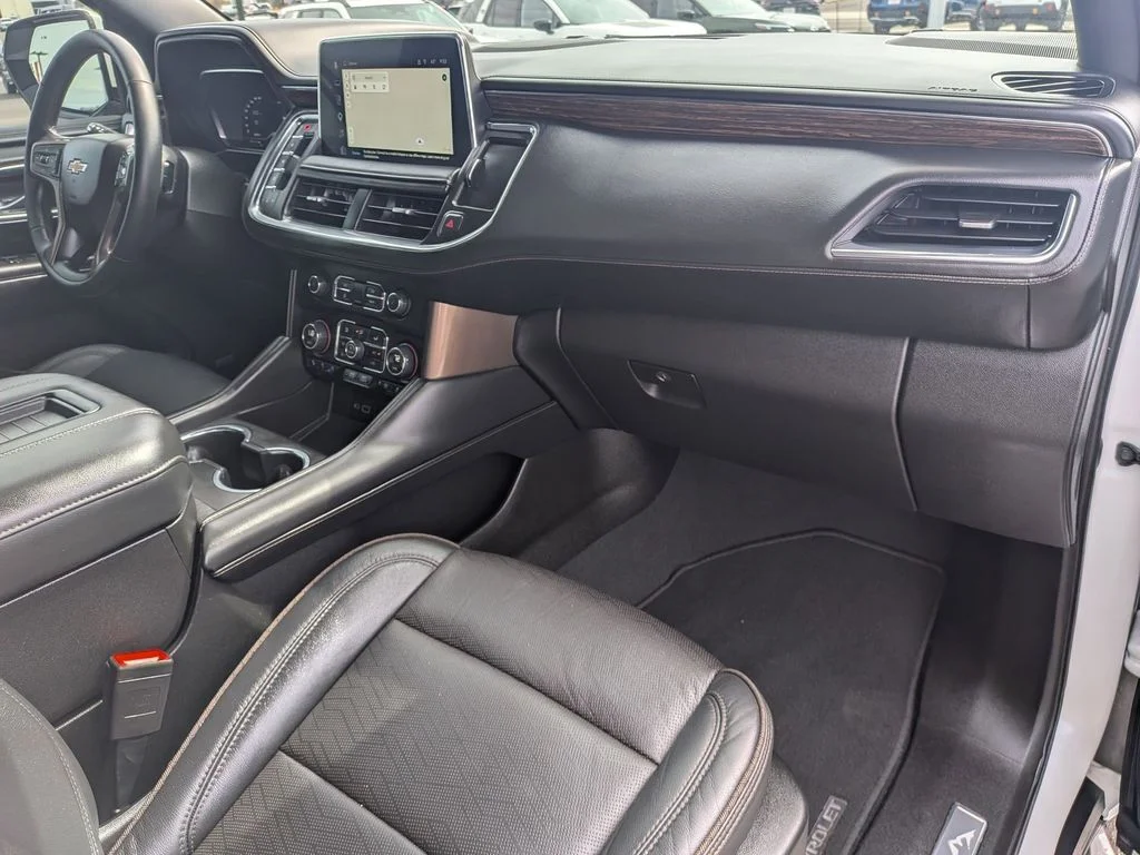 Used 2023 Iridescent Pearl Tricoat Chevrolet High Country image 24