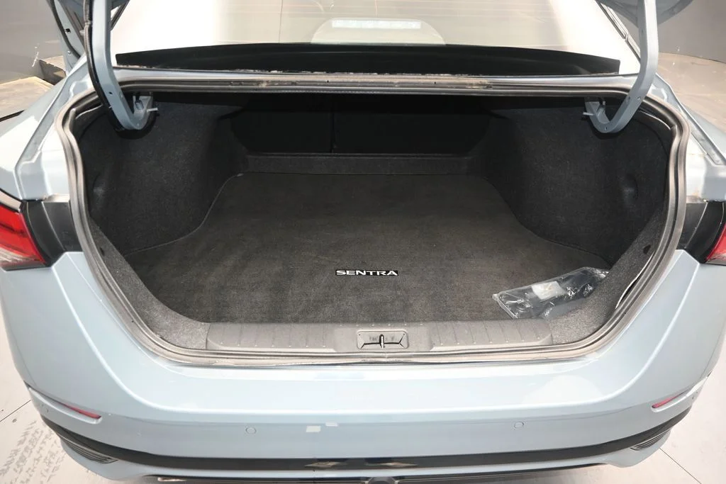 Used 2025 Gray Nissan SR image 16