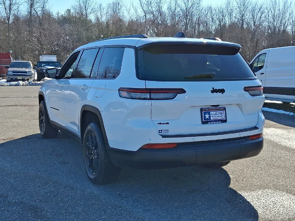 Used 2024 Bright White Clearcoat Jeep Altitude image 9