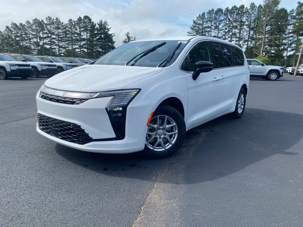 2027 Chrysler Pacifica Select's photo