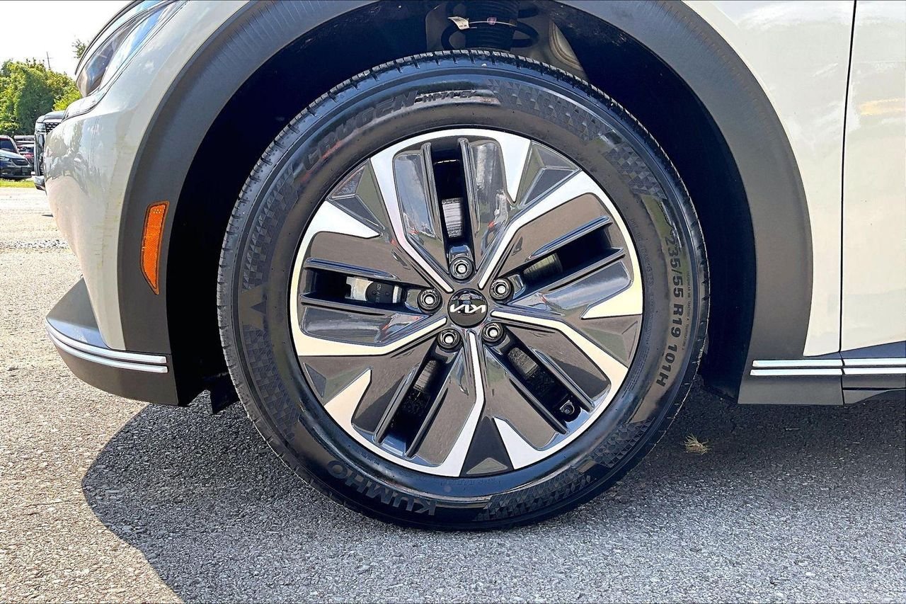 Used 2024 Glacier Kia Light Long Range image 34