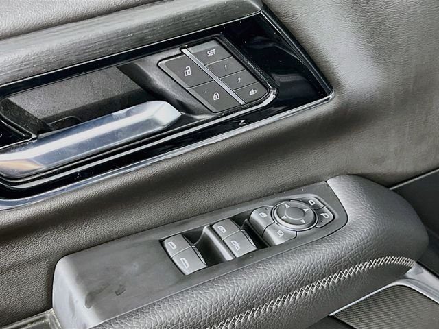 2025 GMC Yukon Denali - Photo 9