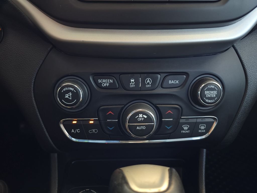 Used 2017 Red Jeep Trailhawk image 27