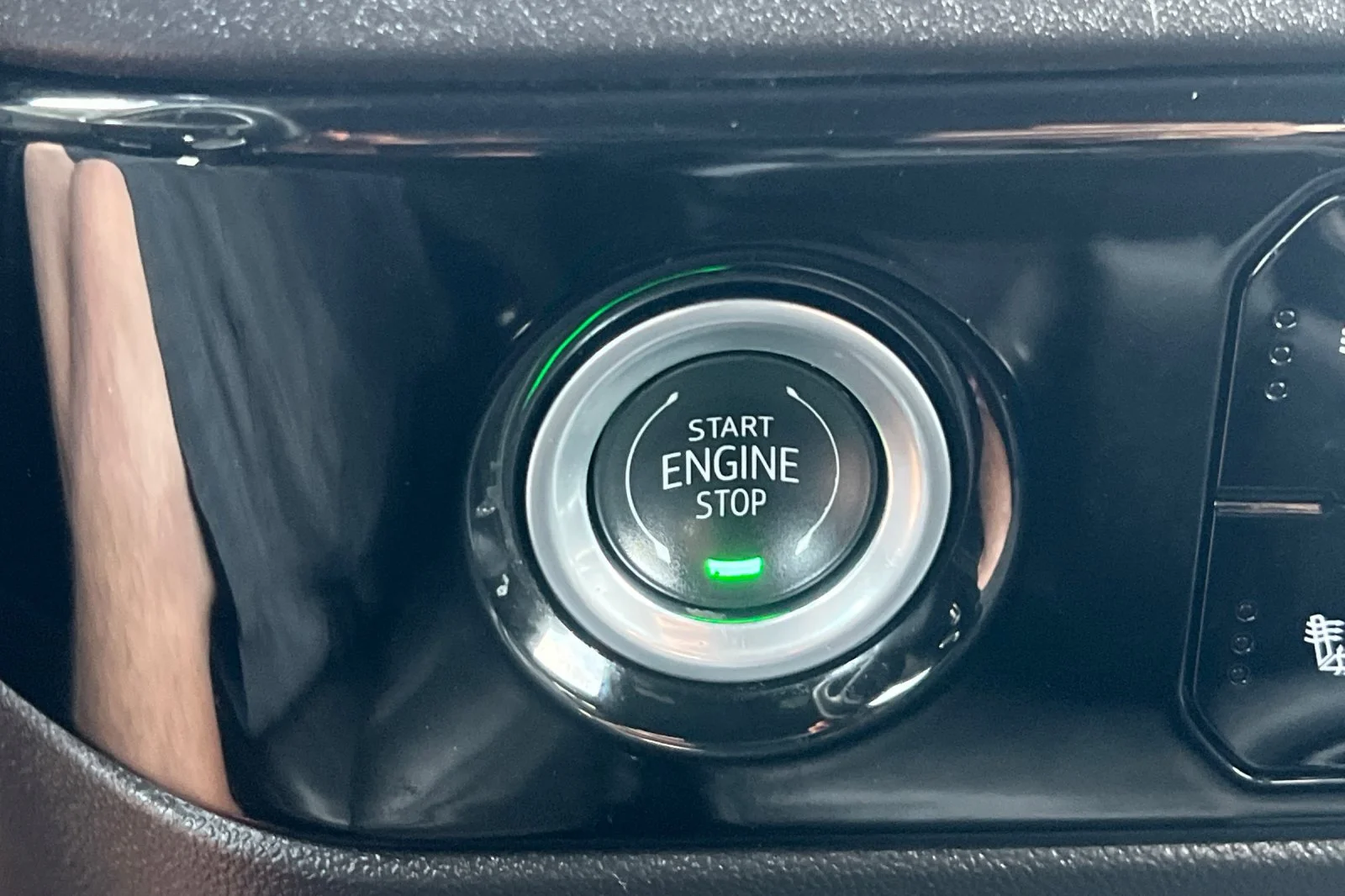 Used 2024 Downpour Metallic GMC SLT image 23