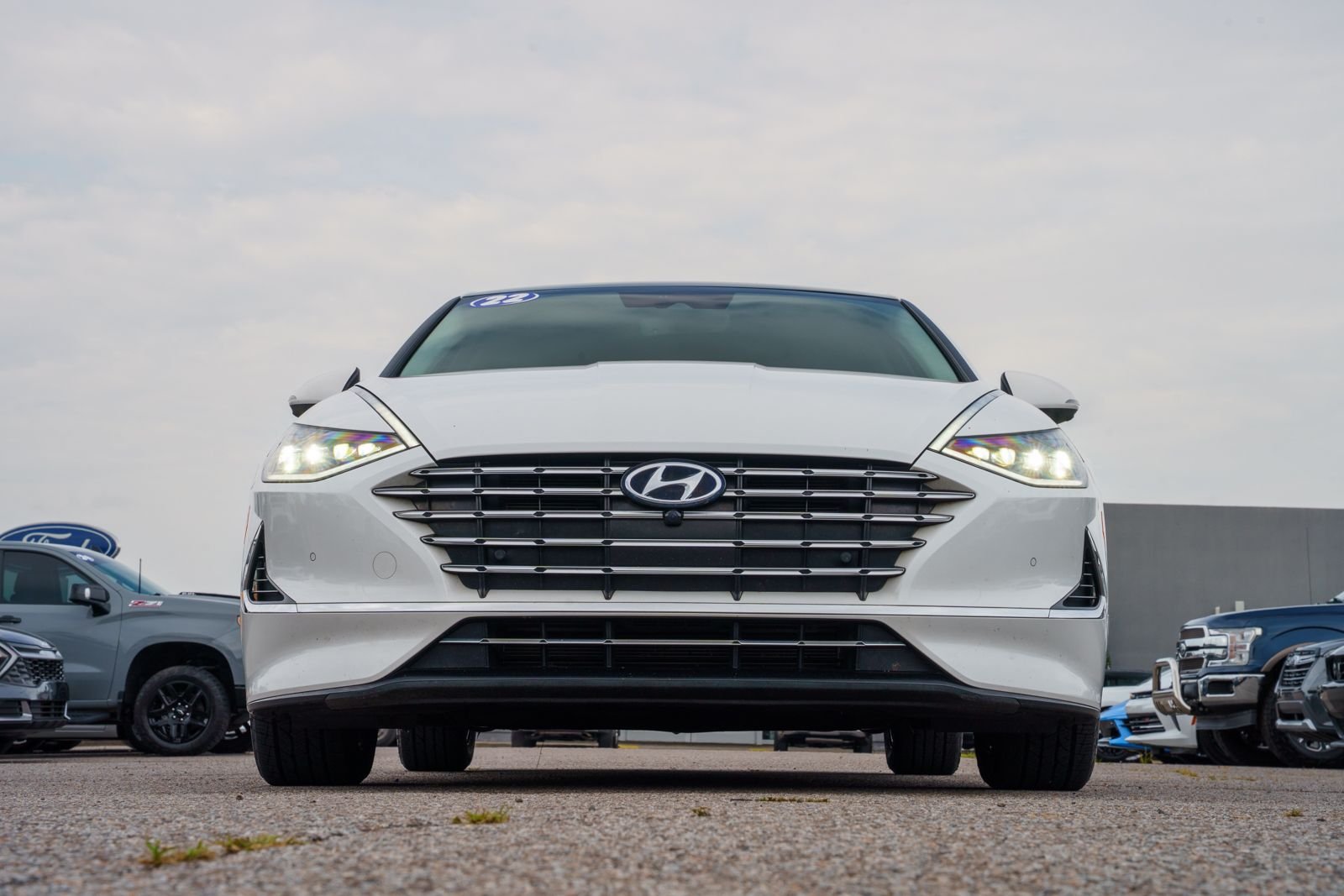 Used 2022 White Hyundai Limited image 1