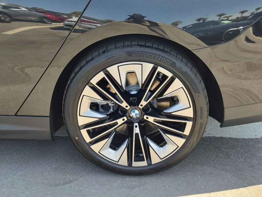 New 2027 Black BMW eDrive40 image 30