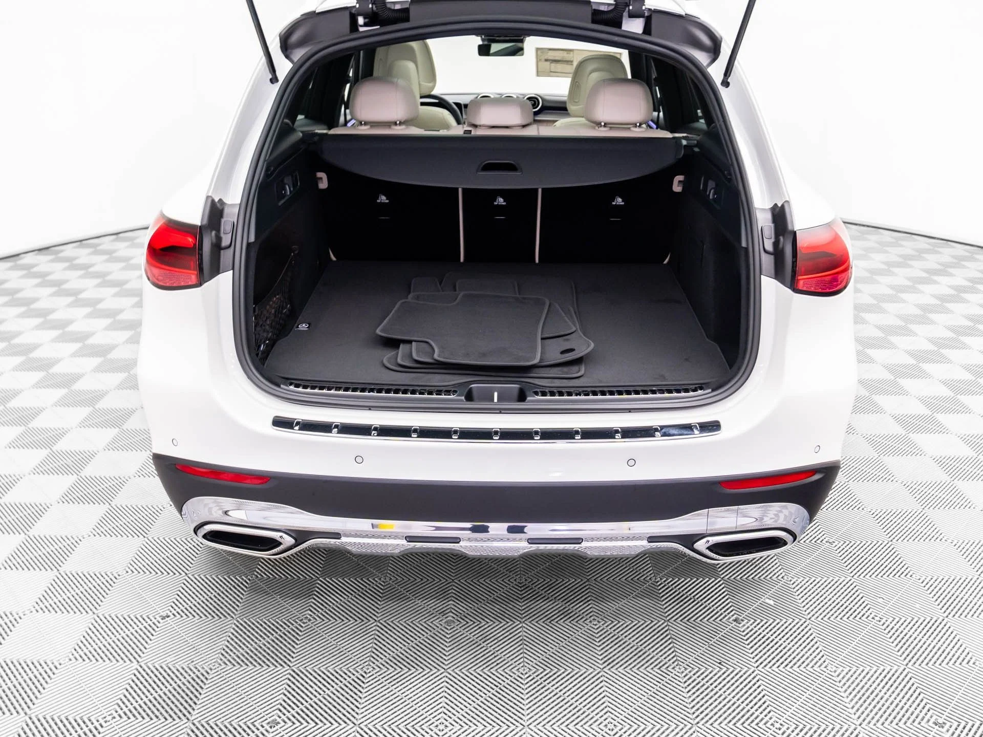 New 2026 White Mercedes-Benz GLC 300 image 27