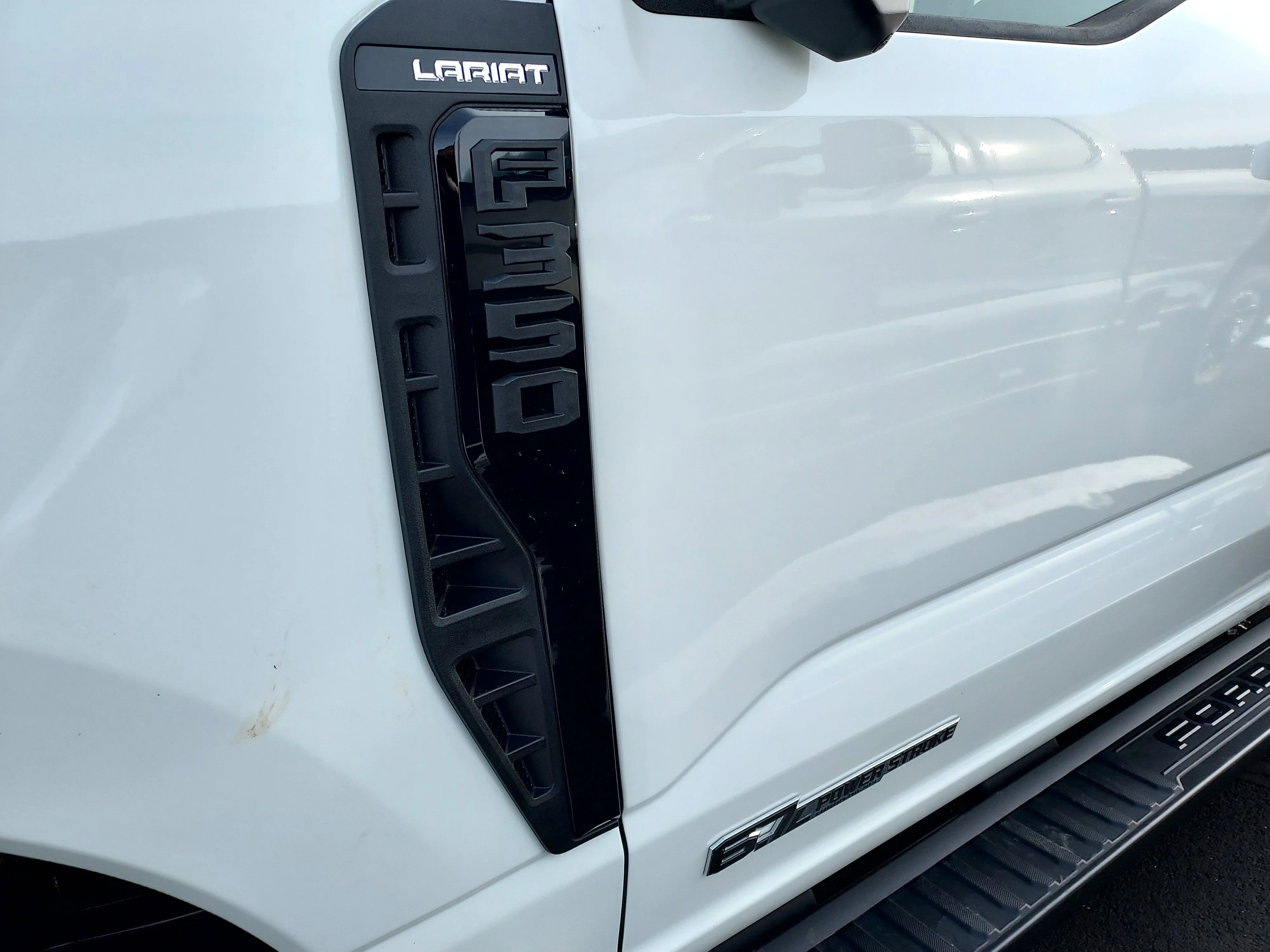 New 2026 Star White Metallic Tri-Coat Ford LARIAT image 4
