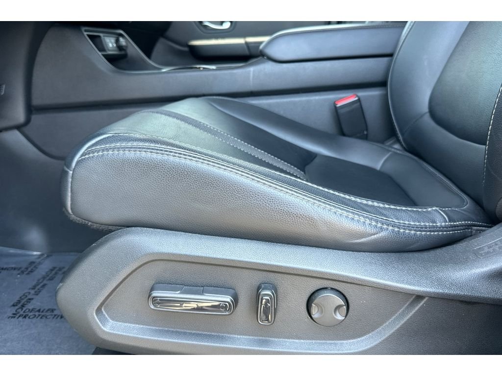 Used 2025 Platinum White Pearl Honda Touring image 13
