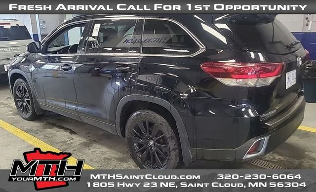 Used 2019 Black Toyota XLE image 2