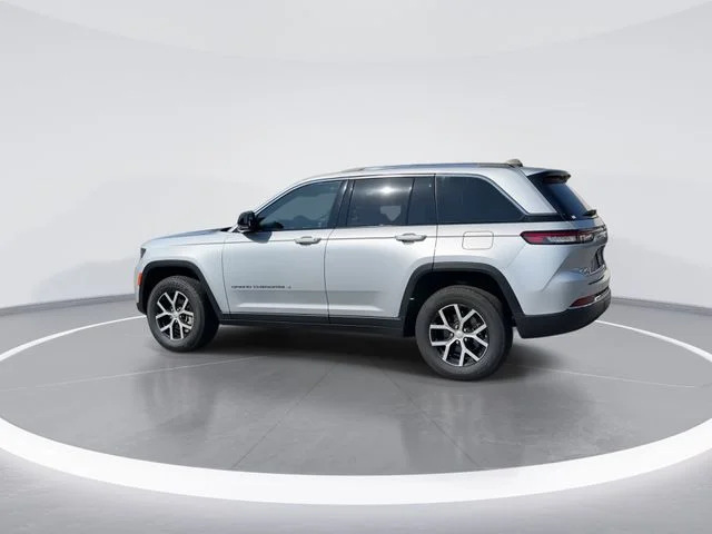 Used 2024 Silver Jeep Limited image 4