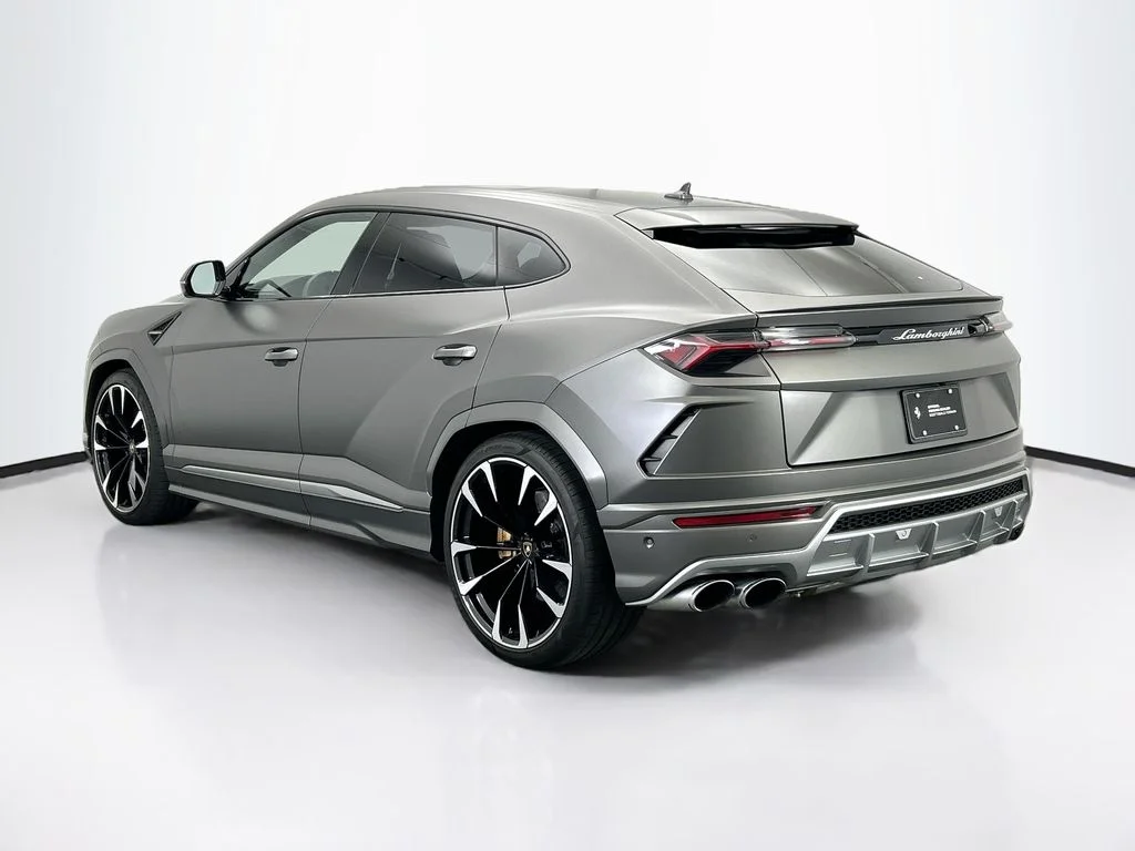 Used 2021  Lamborghini  image 7