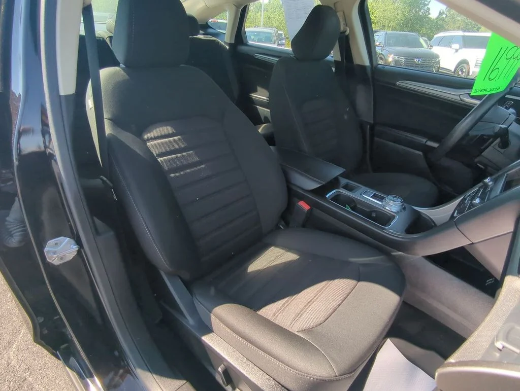 Used 2020 Black Ford SE image 24