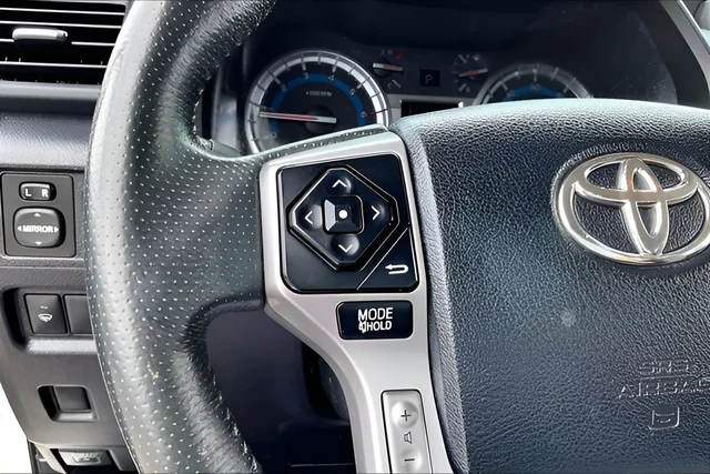Used 2016 White Toyota SR5 image 10