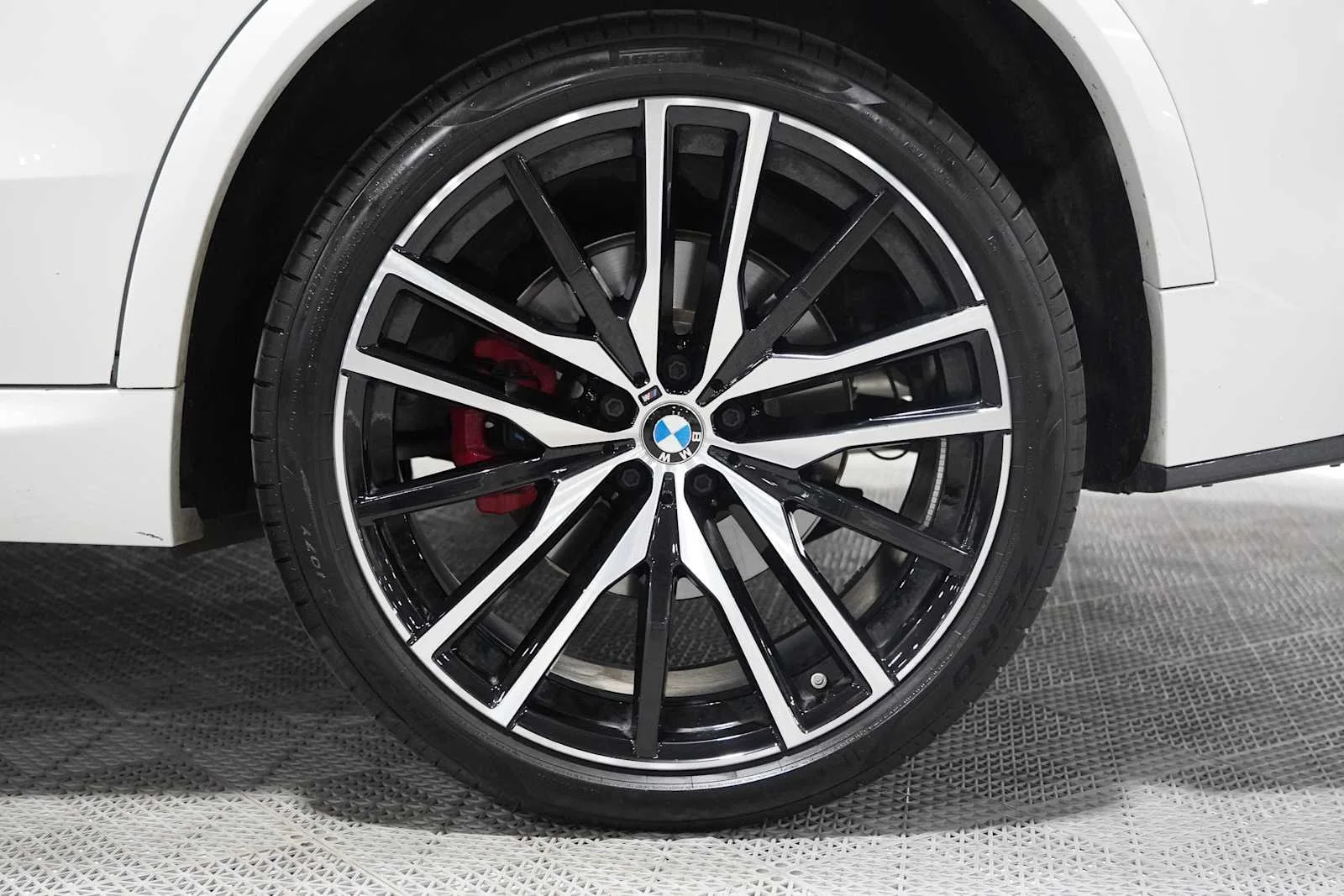 Certified Used 2024 Mineral White Metallic BMW xDrive40i image 8