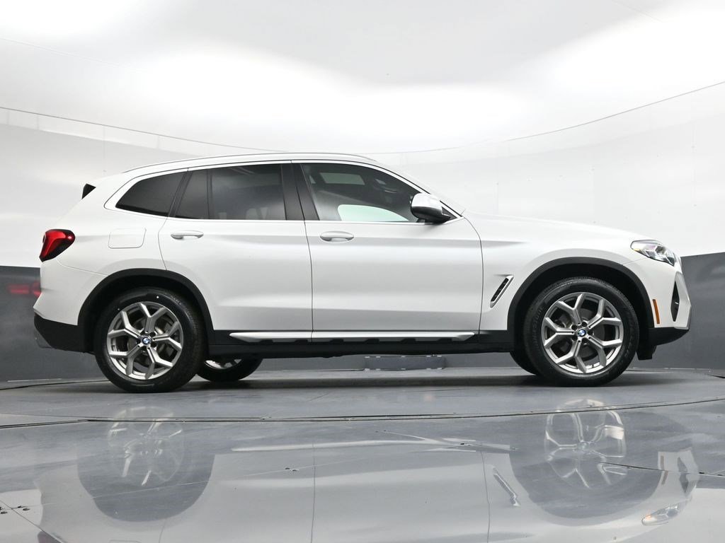 Used 2024 White Metallic BMW xDrive30i image 28