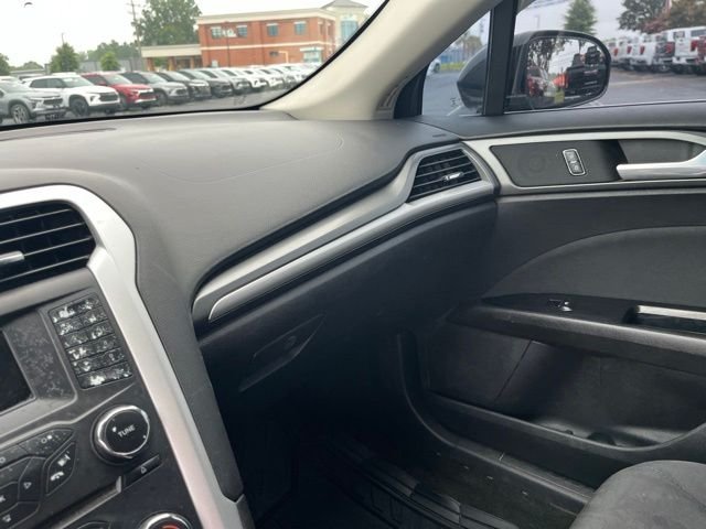 Used 2016 Black Ford SE image 23