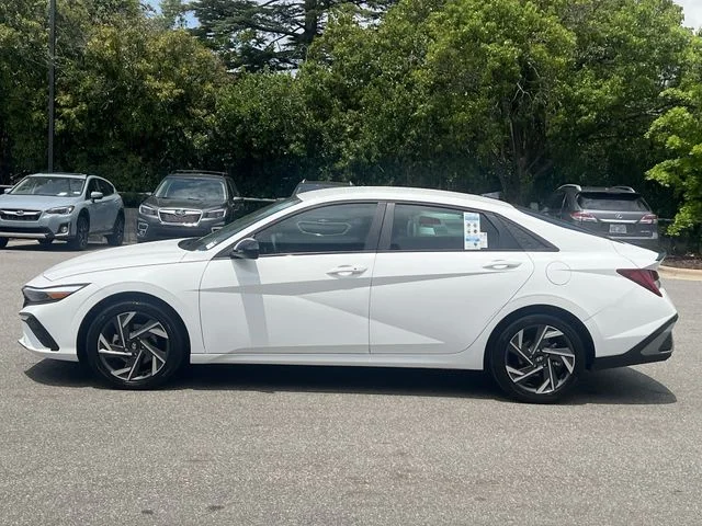 Used 2025 White Hyundai SEL Sport image 10
