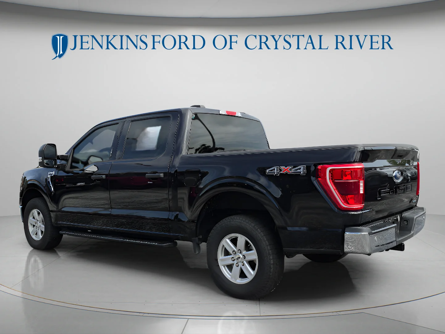 Used 2023 Agate Black Metallic Ford XLT image 9