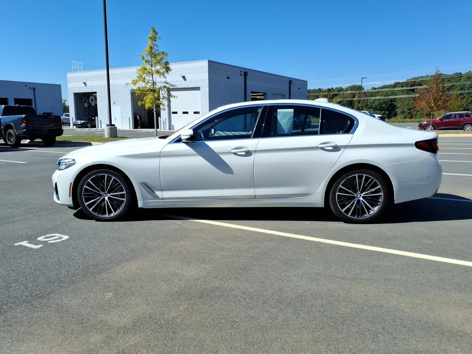 Used 2021 Alpine White BMW 530i image 3