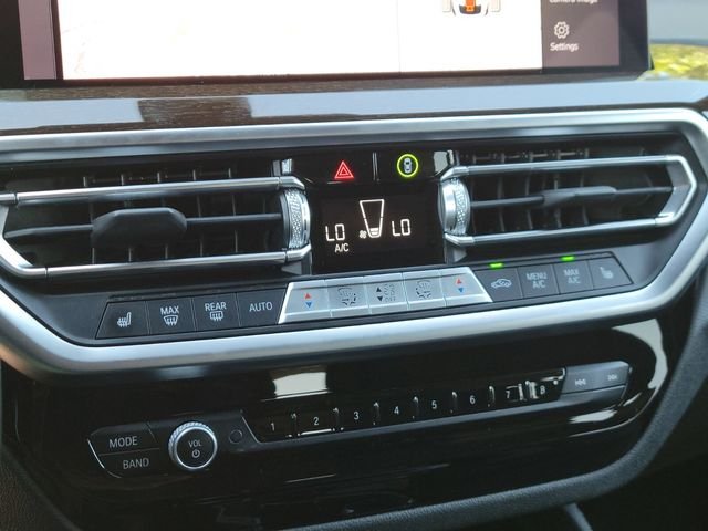 Used 2022 White BMW xDrive30i image 25