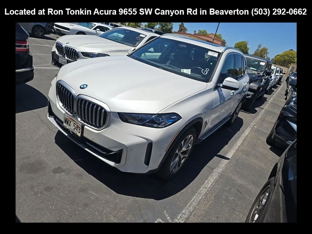 Used 2024 White BMW xDrive40i image 3