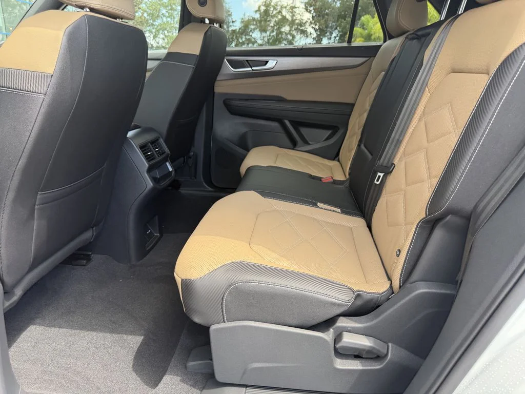 New 2026 White/off-white Volkswagen SE w/Technology image 19