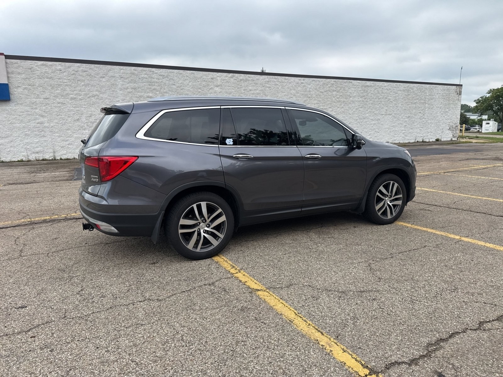Used 2017 Modern Steel Metallic Honda Touring image 27