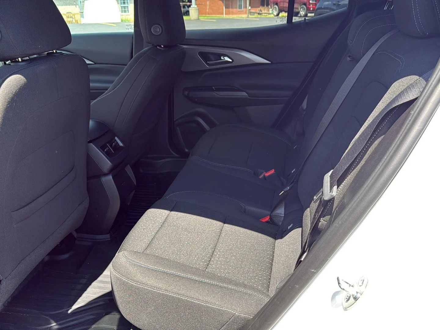 Used 2025 Summit White Chevrolet LT image 10