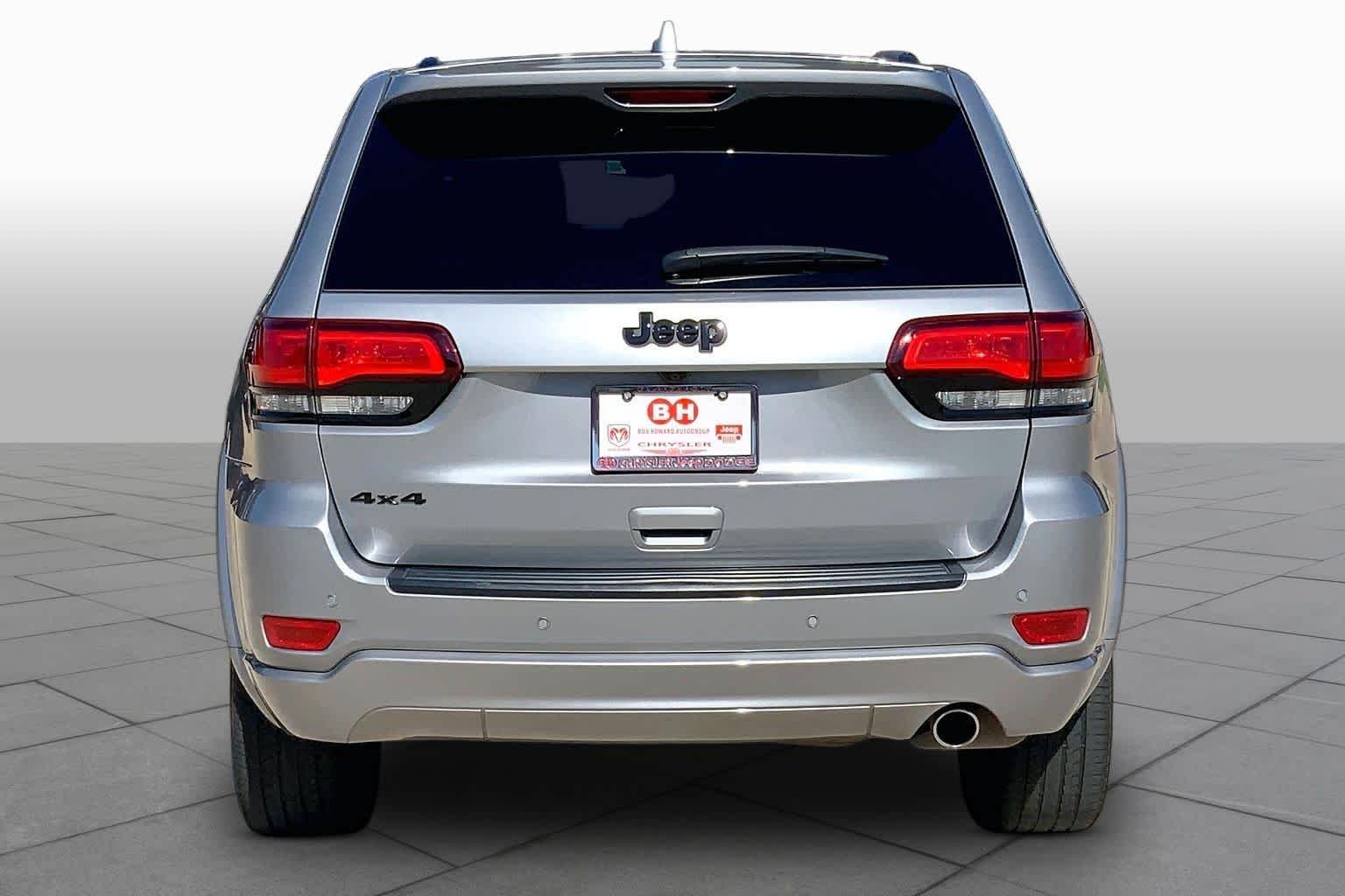 Used 2020 Billet Silver Metallic Clearcoat Jeep Altitude image 4