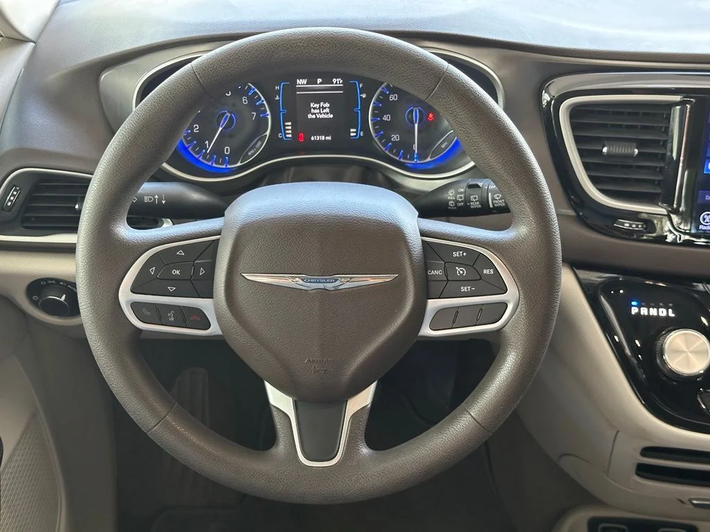 Used 2017 White Chrysler Touring image 17