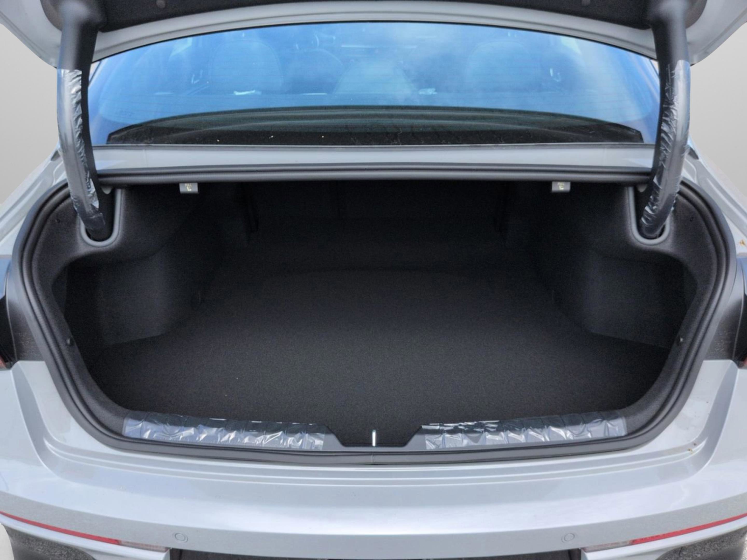 New 2026 Wolf Gray Kia GT-Line image 10