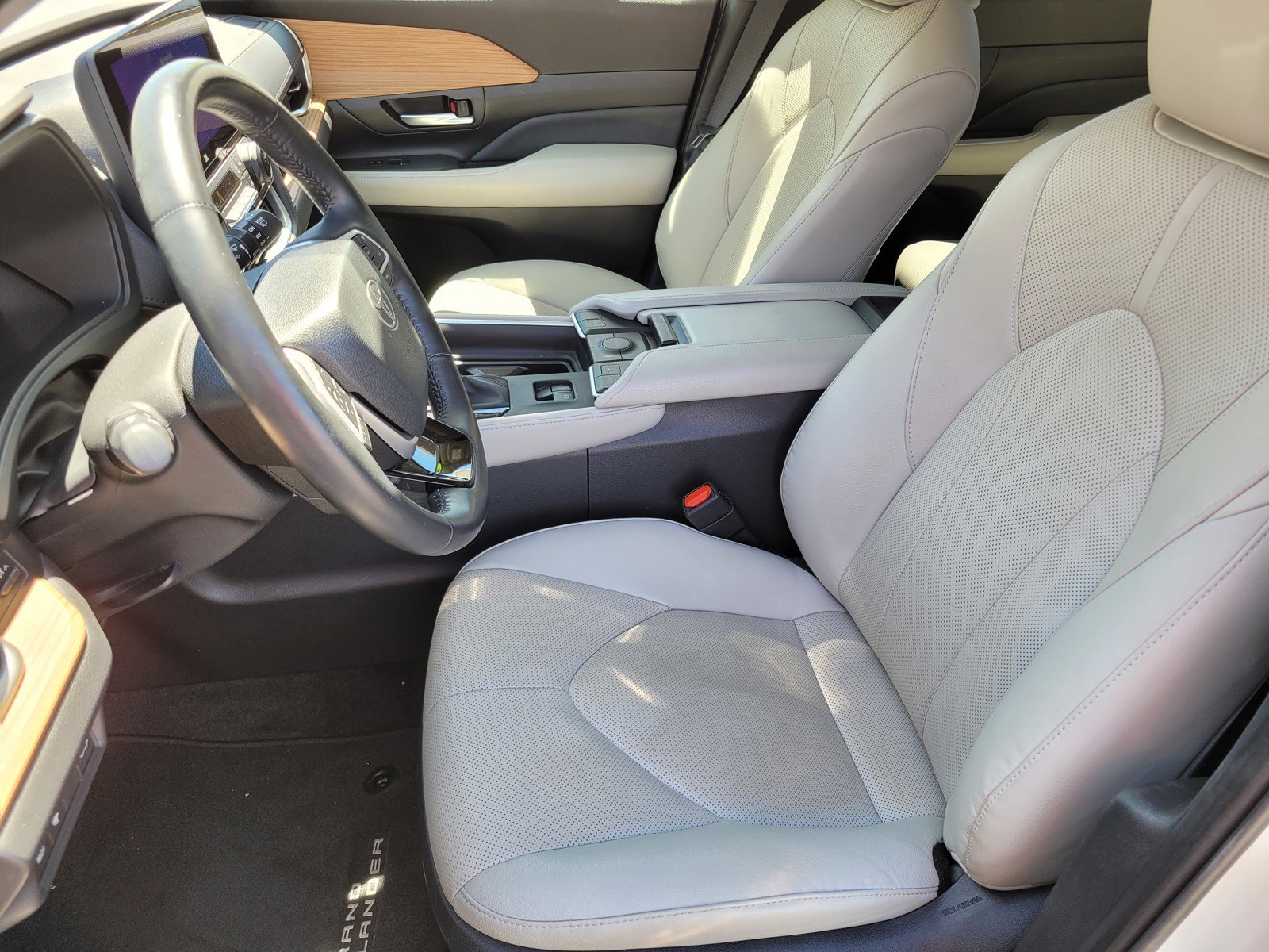 Certified Used 2024 White Toyota  image 17