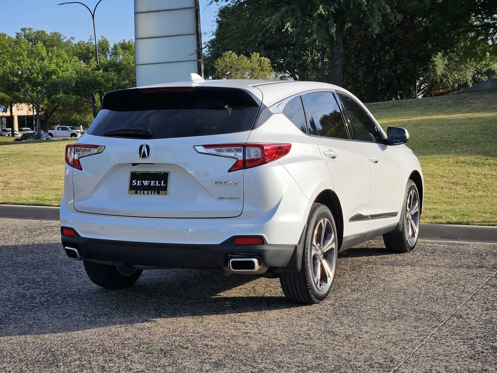 Used 2025 Platinum White Pearl Acura w/Technology Package image 4