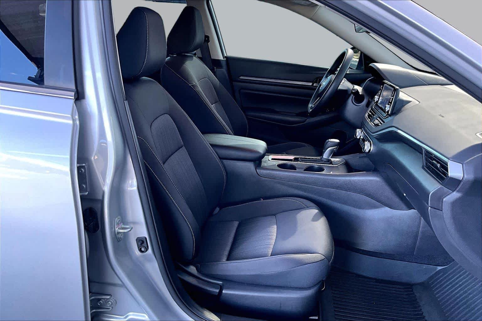 Used 2024 Brilliant Silver Metallic Nissan 2.5 S image 9
