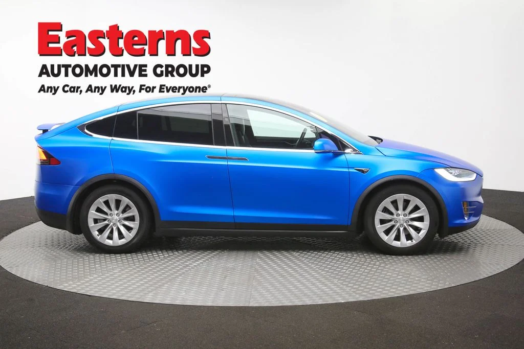 Used 2019 Blue Tesla 75D image 4