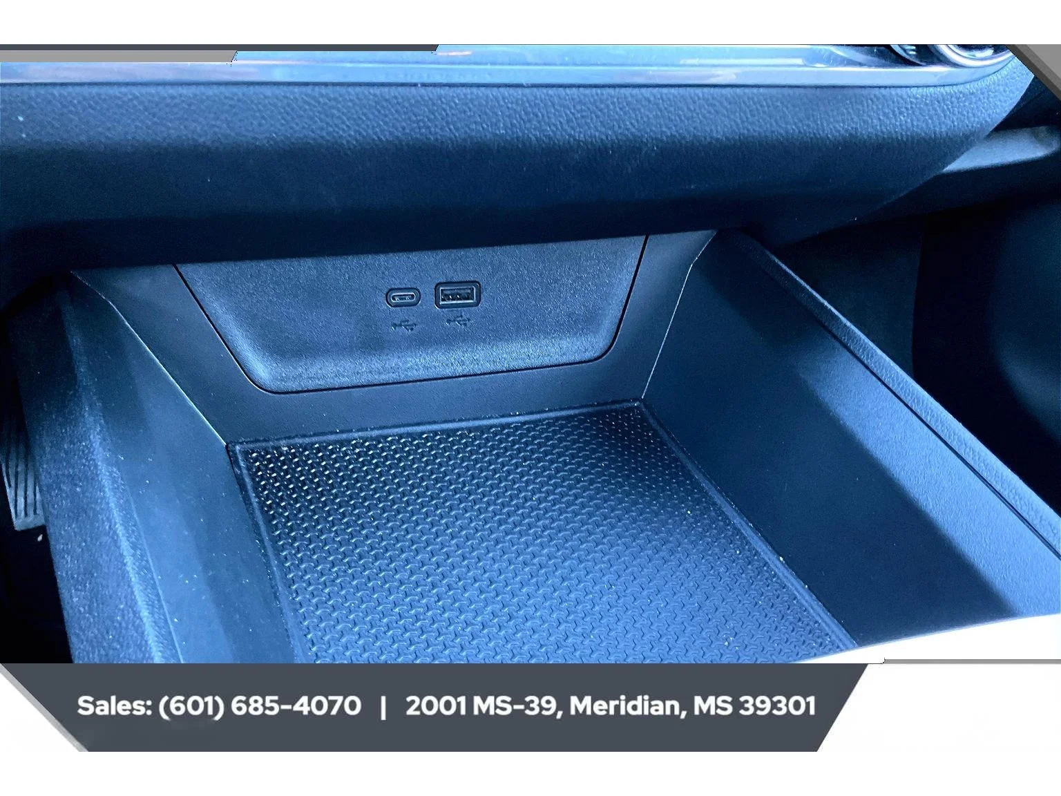 Used 2026 STERLING GRAY METALLIC Chevrolet FWD LT image 23